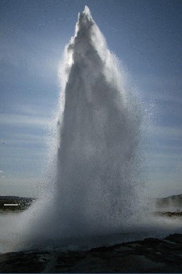 Geysir erupting.jpg