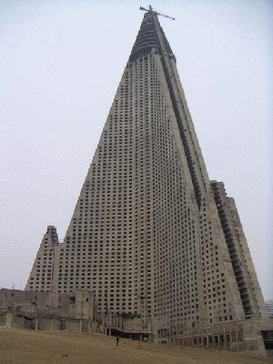 Ryugyong_Hotel_1.jpg