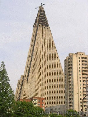 Ryugyong_Hotel_3.jpg