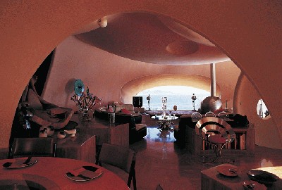 pierre_cardin_burbulinis_namas_07.jpg