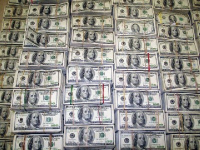 pinigai_banknotai_milijonai_doleriai_eurai_pesai_06.jpg