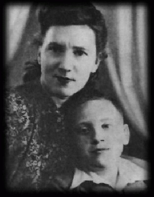 1941-Su mama Buzuluko mieste.jpg