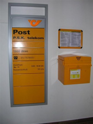 Vienna postbox (Medium).JPG