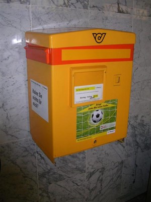Vienna postbox (1) (Medium).JPG