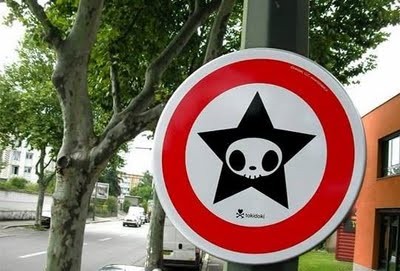 unusual-road-signs-18.jpg