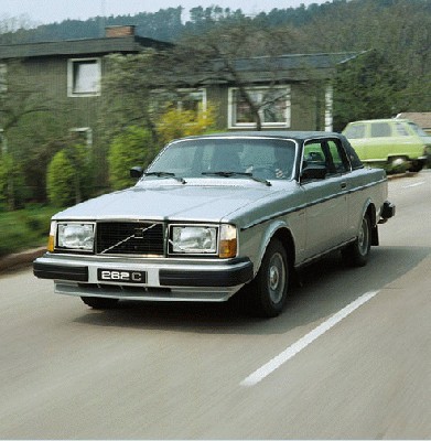 Volvo_1977_262C.jpg